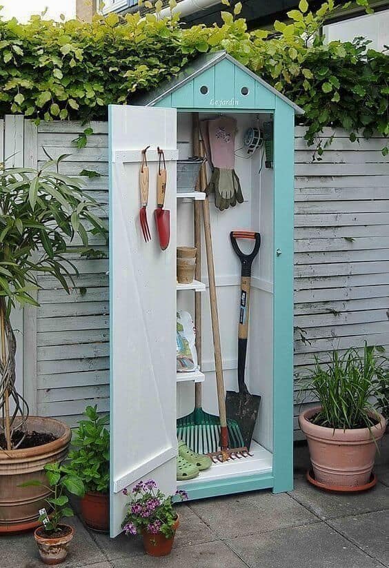 Armoire-de-rangement-pour-outils-de-jardinage