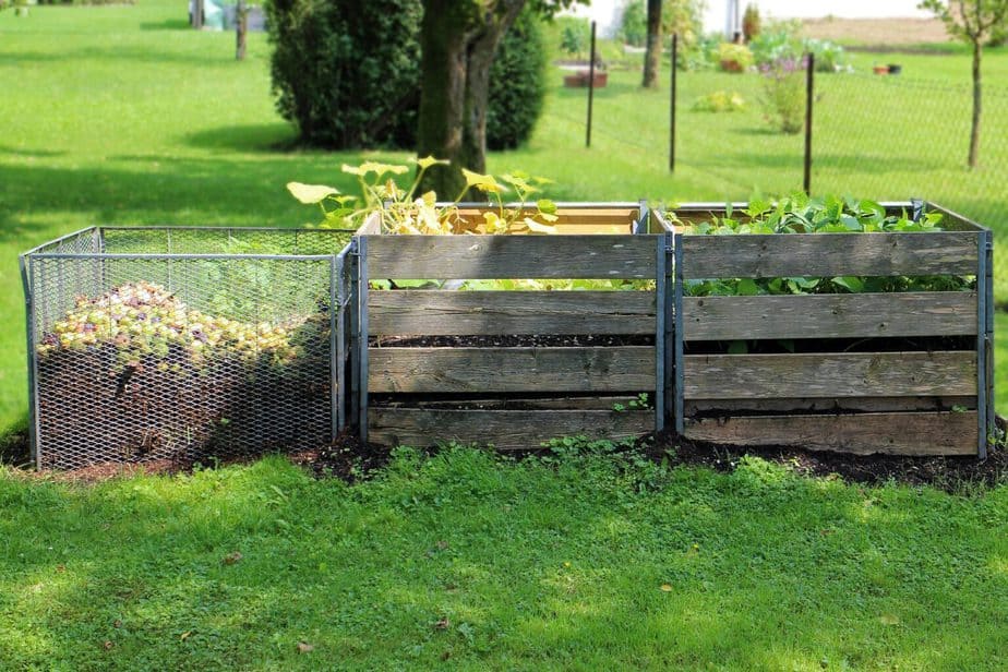 Compost-fait-maison-et-fumier-composté