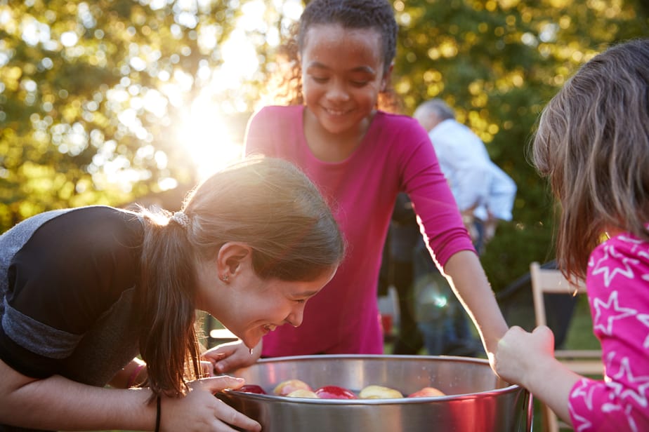 apple-bobbing