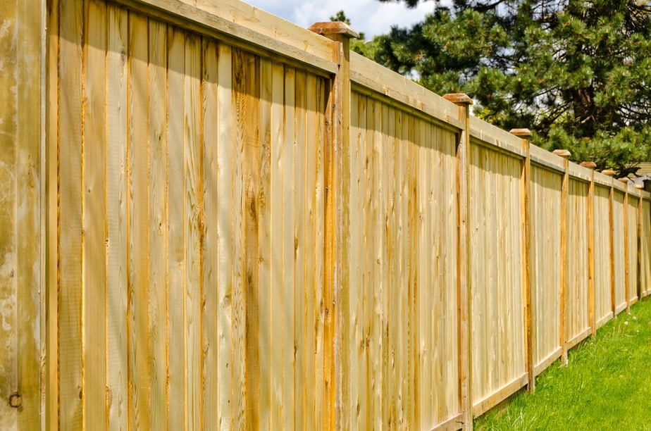 combien-de-temps-dure-une-clôture-en-bois