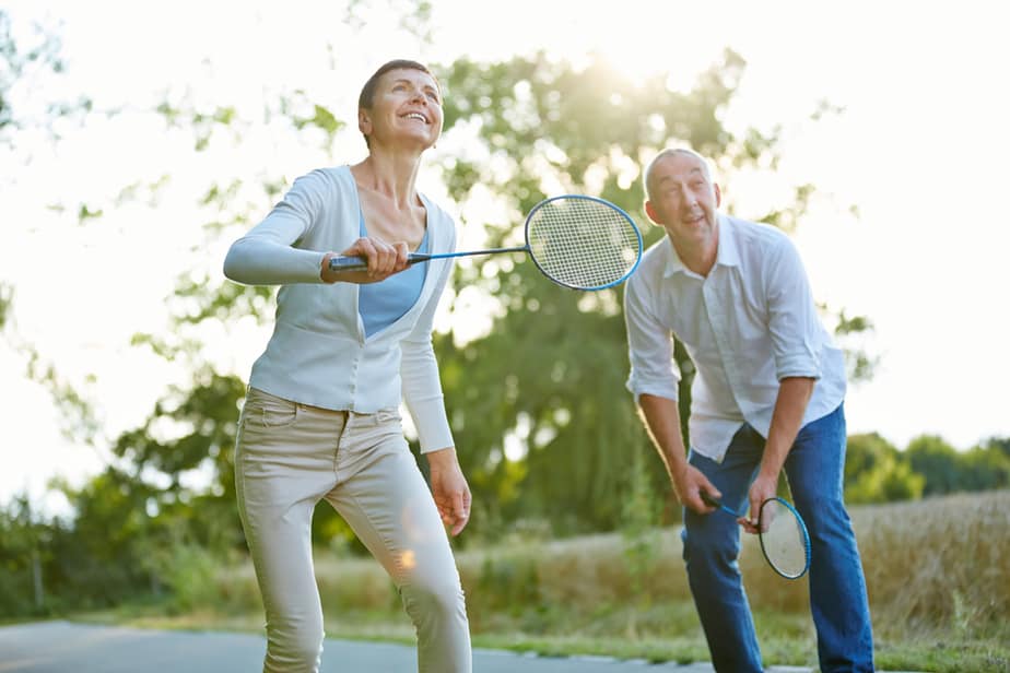 jeu-de-plein-air-badminton